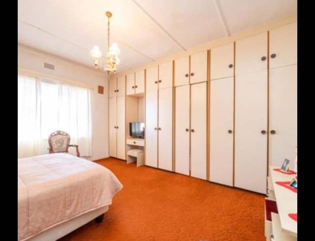 10 BEDROOM HOUSE FOR SALE IN CYRILDENE